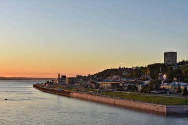 Volga Nehri 'nde şafak vakti. Nizhny Novgorod