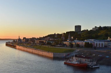Volga Nehri 'nde şafak vakti. Nizhny Novgorod