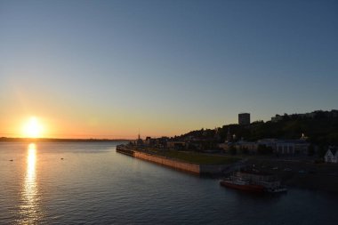 Volga Nehri 'nde şafak vakti. Nizhny Novgorod