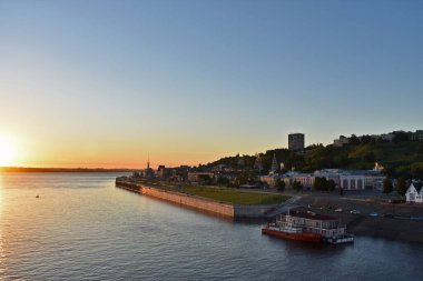 Volga Nehri 'nde şafak vakti. Nizhny Novgorod