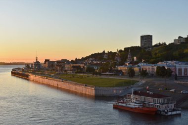 Volga Nehri 'nde şafak vakti. Nizhny Novgorod