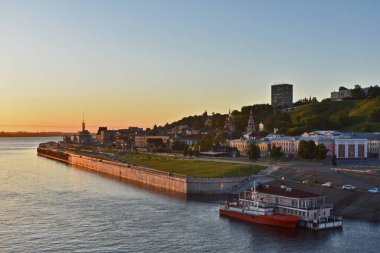 Volga Nehri 'nde şafak vakti. Nizhny Novgorod