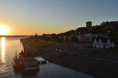 Volga Nehri 'nde şafak vakti. Nizhny Novgorod