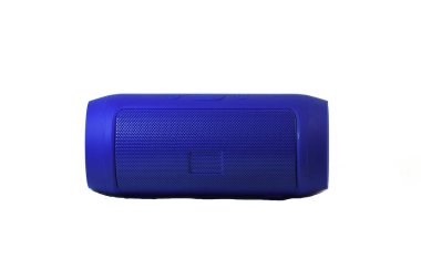 Beyaz arkaplanda taşınabilir ses sütunu