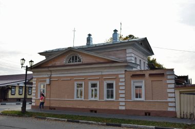 Güzel eski tuğla ev