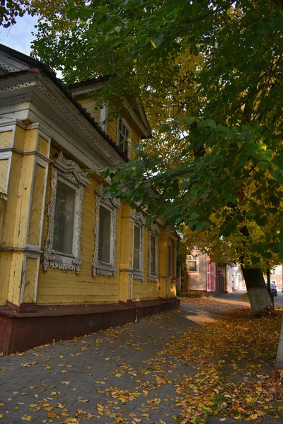 Тихий Осенний Двор Старом Городе — стоковое фото