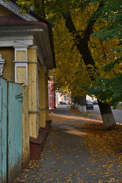 Тихий Осенний Двор Старом Городе — стоковое фото