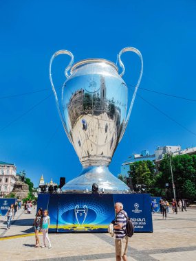 Kiev, Ukrayna - 26 Mayıs 2018: Uefa, Şampiyonlar Ligi Kupası Sofiyskaya Meydanı ' nda final için hazırlık modeli