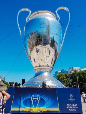 Kiev, Ukrayna - 26 Mayıs 2018: Uefa, Şampiyonlar Ligi Kupası Sofiyskaya Meydanı ' nda final için hazırlık modeli