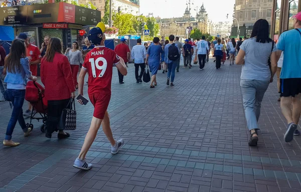 Kijów Ukraina Maja 2018 Ludzi Footbal Fanów Spaceru Ulicy Kijowie — Zdjęcie stockowe