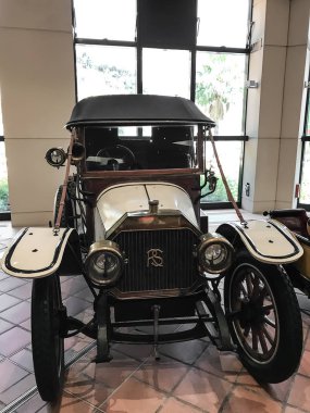 Monte Carlo, Monaco, 10 Temmuz 2017: Araba Müzesi Monaco, Monte Carlo, retro aracı