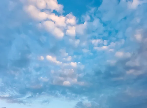 Ciel Bleu Avec Nuages Blancs Gris Avant Pluie — Photo