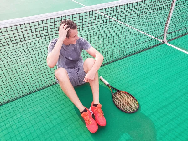 Jogador Tênis Masculino Sentado Chão — Fotografia de Stock