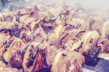 duman, yakın çekim ızgara şiş üzerinde et