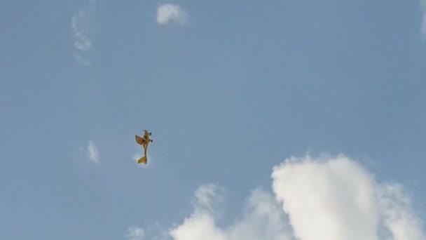 Yellow Plane Does Dangerous Stunts Sky — Stock Video