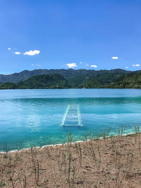 Λίμνη Μπλεντ Βουνά Και Υποβρύχια Ράγες Σλοβενία Ευρώπη Προβολή Από — Φωτογραφία Αρχείου