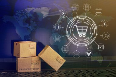 Çevrimiçi alışveriş, e-ticaret konsepti: Klavyede ikon müşteri ağı bağlantısı olan karton kutular. çevrimiçi internet kullanılarak kolayca yapılabilen ulaşım tasvirleri.