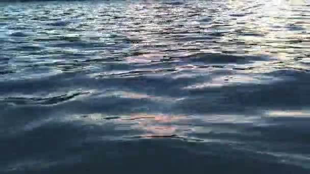Γαλάζια Κύματα Ποταμού — Αρχείο Βίντεο