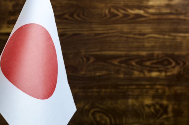 Japonya bayrağının bir parçası metin bulanık arkaplan için ön planda