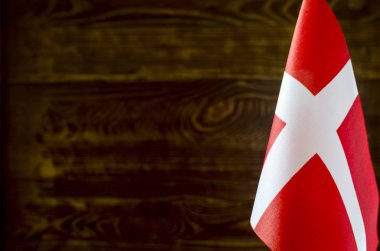 Metin bulanık arkaplan için ön planda Danimarka bayrağının bir parçası