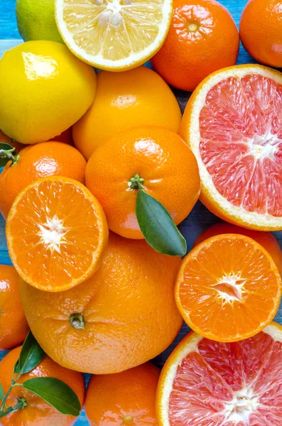 Tangerines Lemon Jeruk Jeruk Jeruk Menutup Pada Latar Belakang Hijau — Stok Foto