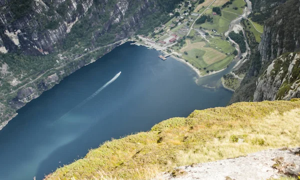 Blick Von Oben Auf Ein Weißes Boot Das Zum Blauen — Stockfoto