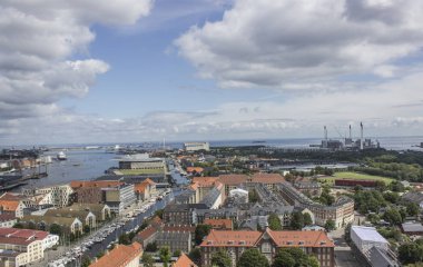 Kanalları ile şehrin panoramik görünüm