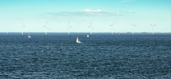 Blick Vom Schiff Auf Die Windmühlen Und Yachten Unter Den — Stockfoto