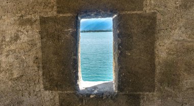 Neredeyse bir pencere.