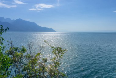 Gölün Üzerinde Şafak.