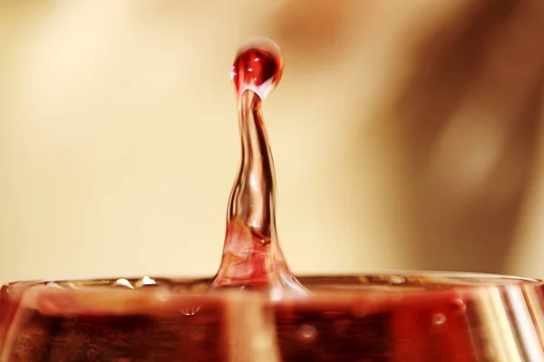 Gota Água Dança Vinho — Fotografia de Stock