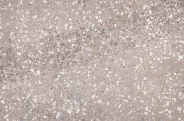 Kirli asfalt doku arka plan ile bir otomobil lastiği bir izleme.