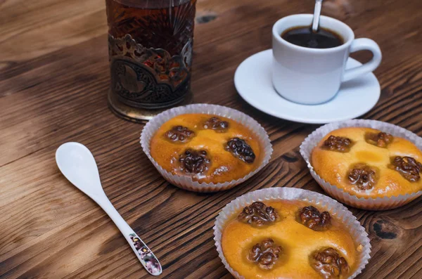 Biscotti Pasta Frolla Con Noci Miele Tazza Caffè Nero Caldo — Foto Stock