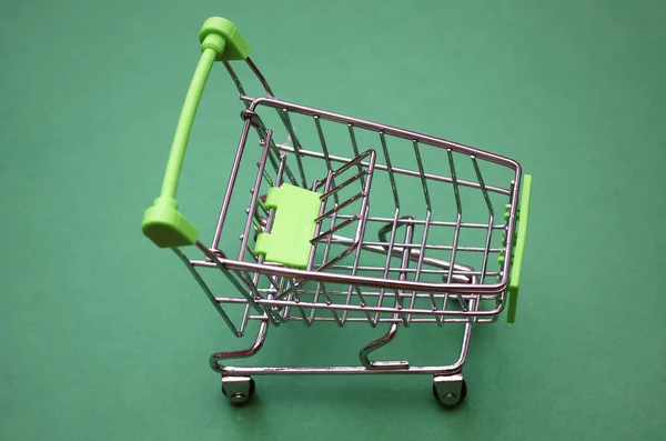 Carrito Aislado Sobre Fondo Verde — Foto de Stock