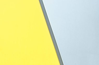 Metal bir çizgi gri sarı renk arka plan modern siding tarafından bölünmüş ev duvar.