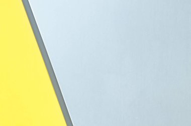 Metal bir çizgi gri sarı renk arka plan modern siding tarafından bölünmüş ev duvar.