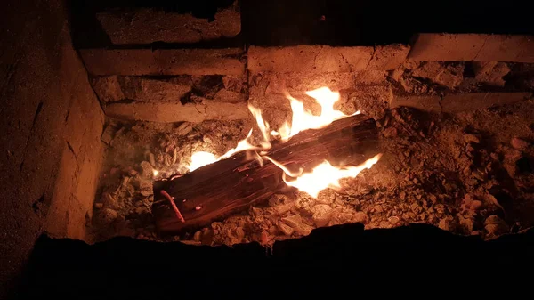 Burning Firewood Birch Log Fireplace Background Top View — Stock Photo, Image