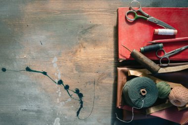 Eski aksesuar düz arkaplan.