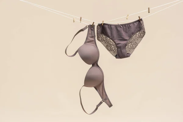 Soutien Gorge Féminin Culotte Est Accroché Corde Isolée Sur Fond — Photo