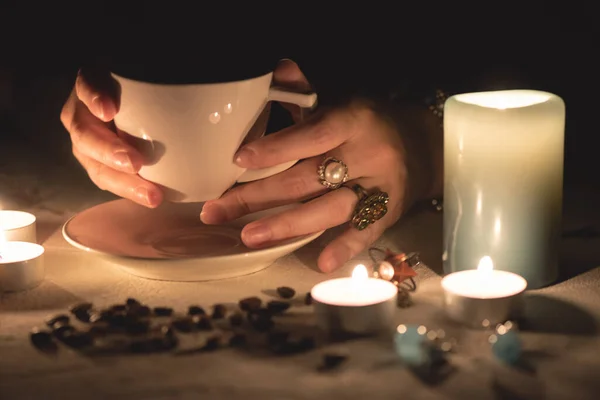 Koffie Grond Fortuin Vertellen Van Dichtbij Fortuin Kassier Met Een — Stockfoto