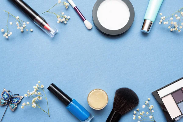 Make Beauty Accessoires Auf Blauem Flachen Hintergrund Mit Kopierraum — Stockfoto