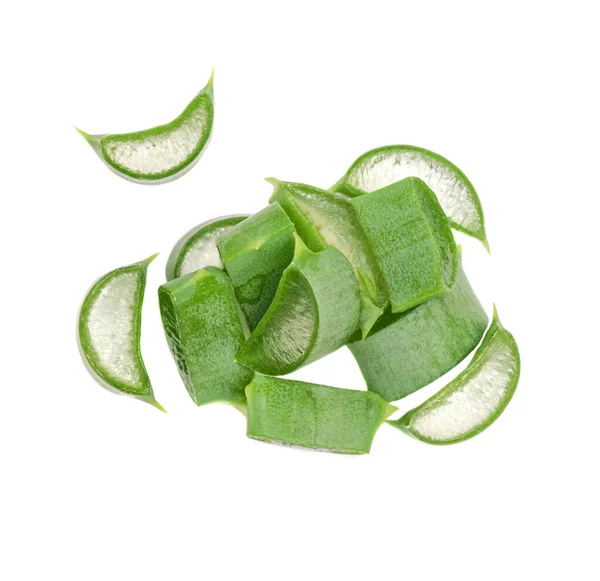 Aloe Vera Geschnittene Blätter Isoliert Auf Weißem Hintergrund — Stockfoto