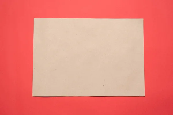 Página Papel Blanco Con Espacio Copia Fondo Plano Rojo — Foto de Stock