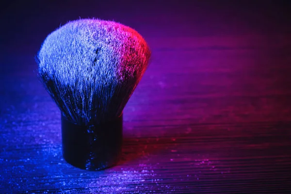 Face Powder Make Brush Table Neon Lights Background — Stock Photo, Image