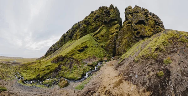 アイスランドの山脈の大きな渓谷と峡谷、アイスランドの場所. — ストック写真