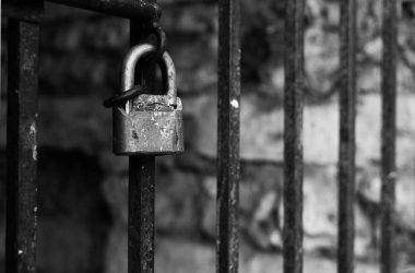 kararsız metal kilit