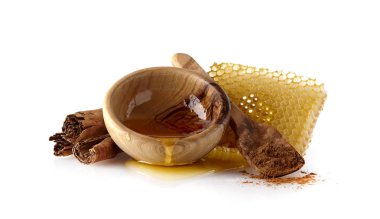 Kaşık ve tarçın ile petek