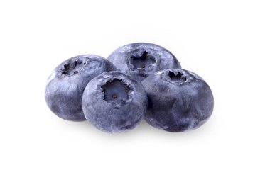 Beyaz arkaplanda yaban mersini izole edilmiş.