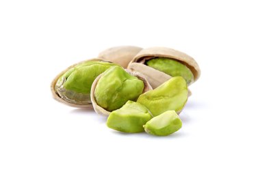 Pistachio yakın plan izole edilmiş.