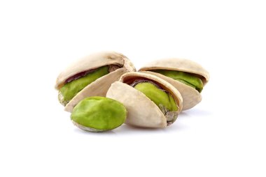 Çam fıstığı yakın plan izole edilmiş.